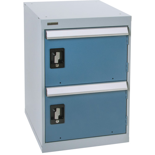 FH667 &eacute;tabli &agrave; deux portes sur pi&eacute;destal, 28" h x 18" l x 21" p