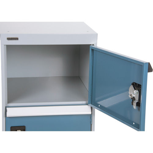 FH667 &eacute;tabli &agrave; deux portes sur pi&eacute;destal, 28" h x 18" l x 21" p