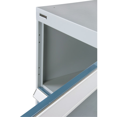 FH667 &eacute;tabli &agrave; deux portes sur pi&eacute;destal, 28" h x 18" l x 21" p