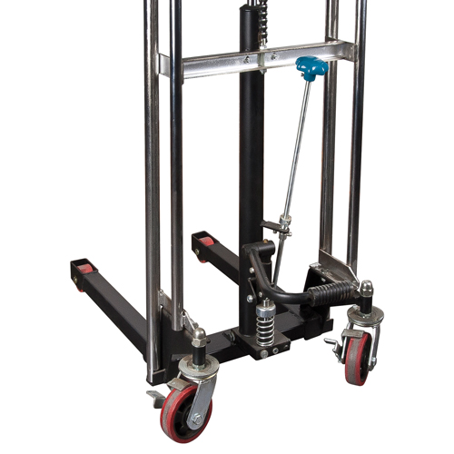 MN397 Gerbeur hydraulique &agrave; plateforme, M&eacute;canisme Pompe au pied, Capacit&eacute; de 880 lb, Levage max de 60"