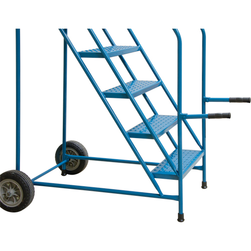 MO010 Escabeau roulant avec rails pour acc&egrave;s &agrave; une remorque, 4 marches, Largeur de la marche 22", Hauteur de la plateforme 37", Acier