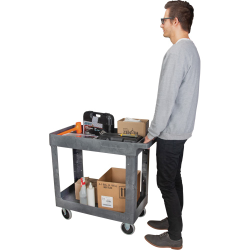 MP640 Chariot utilitaire pour l'entretien, 2 tiers, 16-1/2" x 32-1/2" x 34-1/2", Capacit&eacute; 550 lb