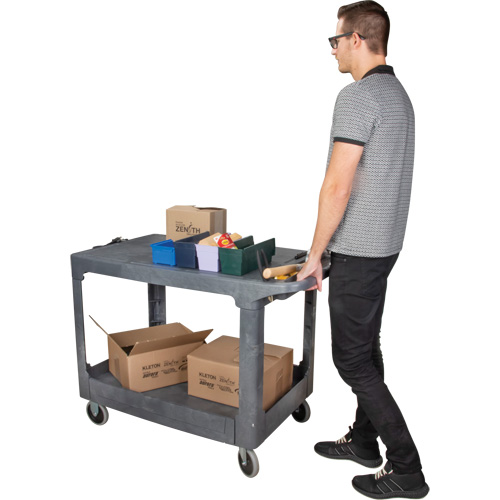 MP642 Chariot utilitaire pour l'entretien avec tablette plate, 2 tiers, 25-1/4" x 32-1/4" x 44", Capacit&eacute; 550 lb